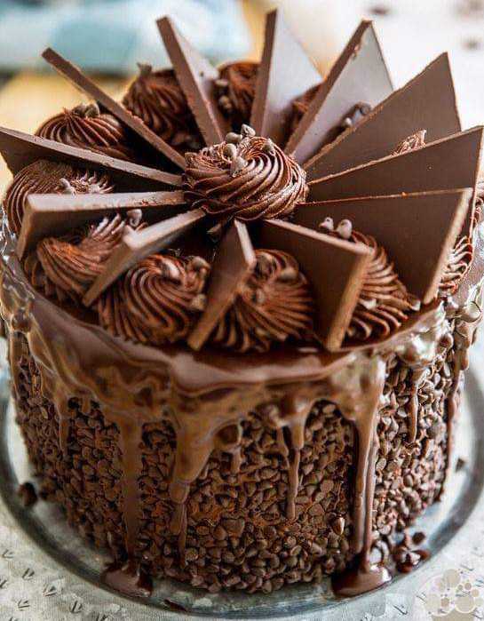 BAKE N BITES –  Customized Homemade Cakes n Chocolate 🍫.